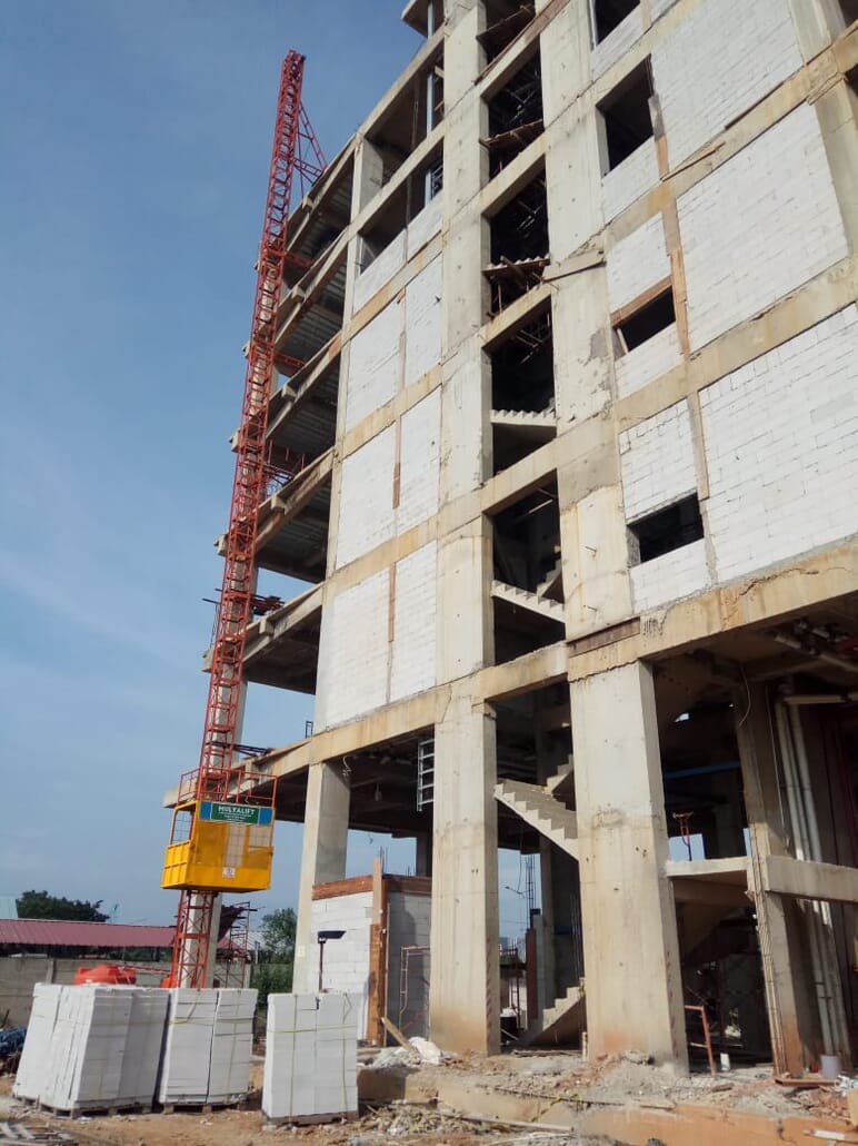 Lift Barang hoist atau lift material lift cargo lift barang